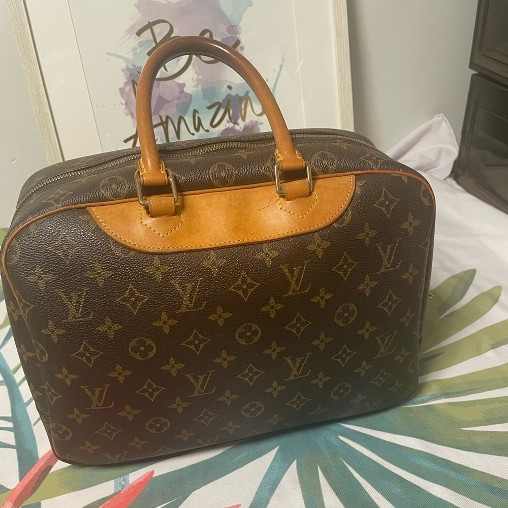 Louis Vuitton Deauville In Monogram Authentic.
